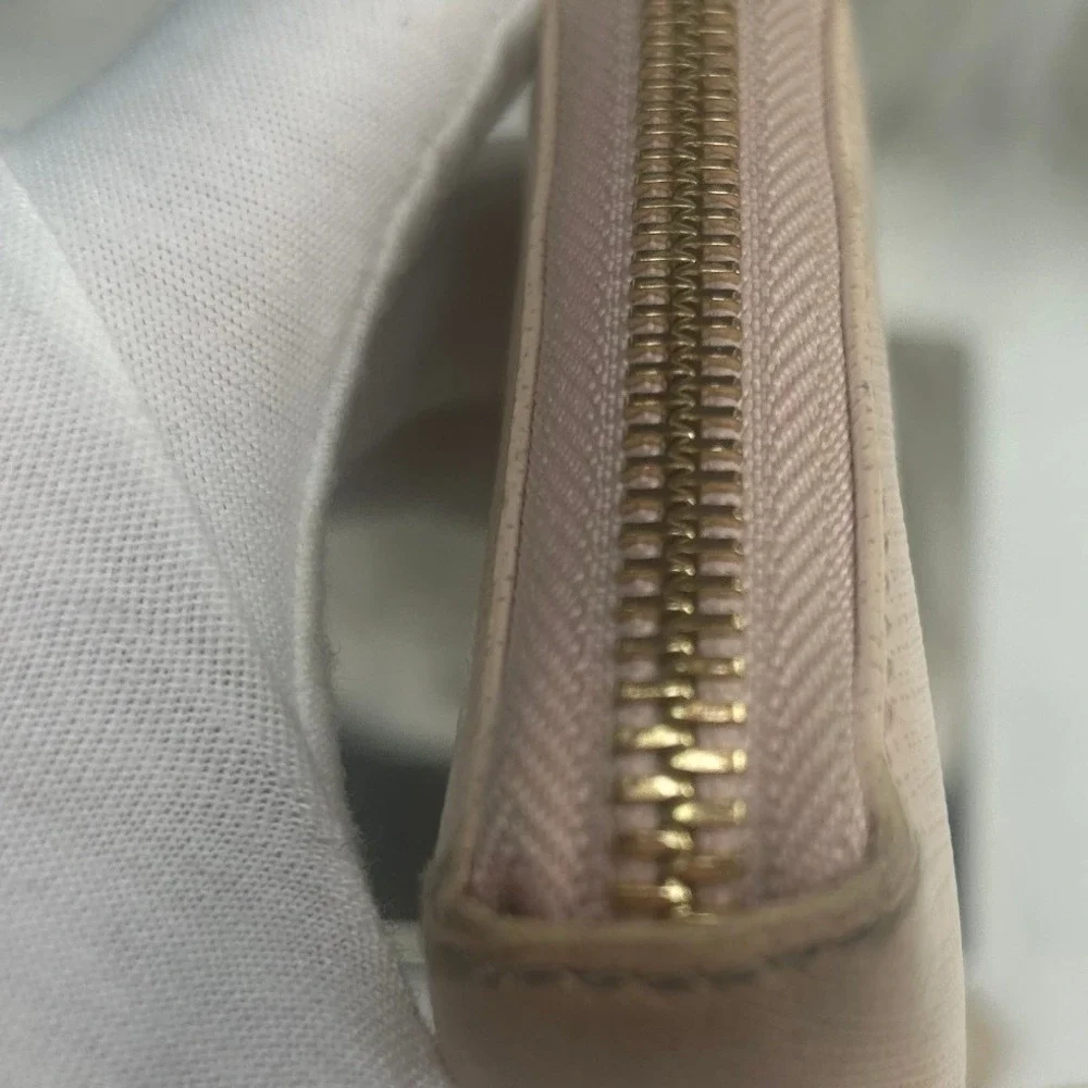 Salvatore Ferragamo Vara Wallet Zip Around‎ Continental Bow Accent Beige
